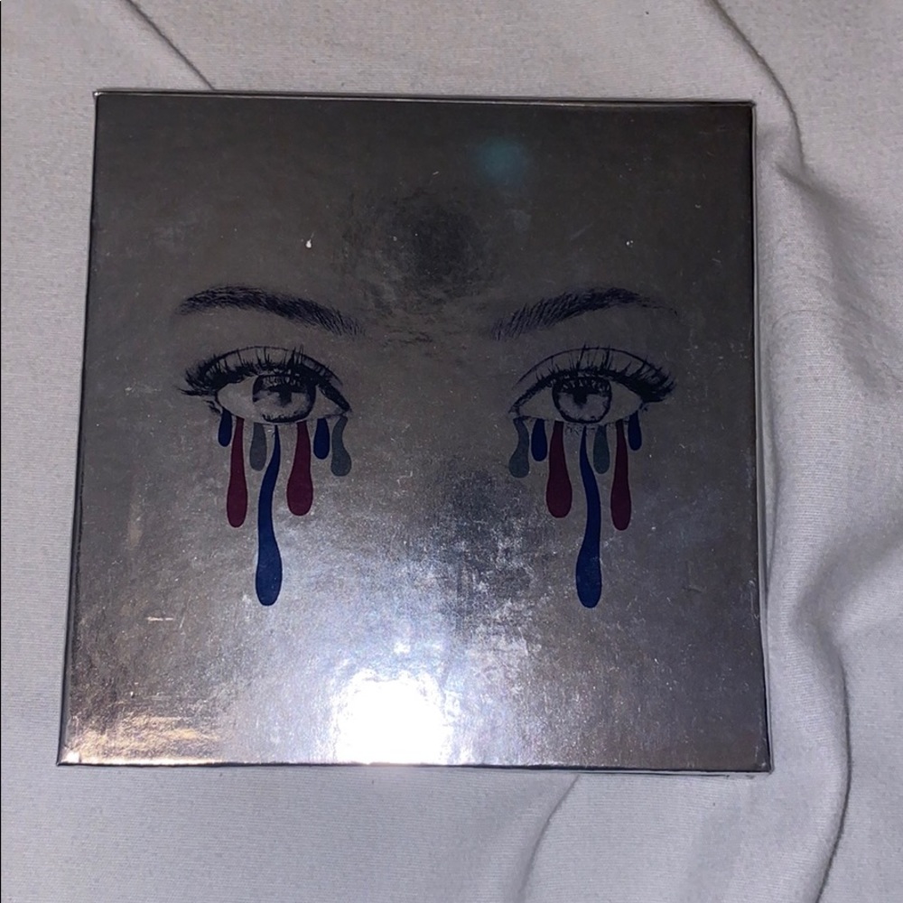 Kylie Cosmetics-The Holiday Palette 2016❣️❤️